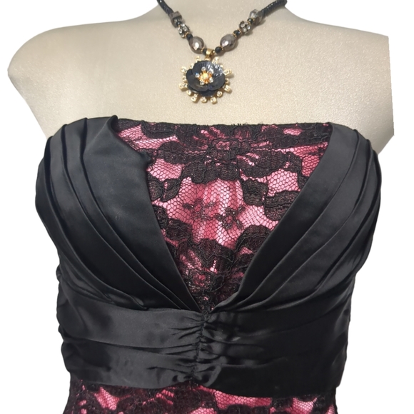 Black and Pink Gorgeous Satin and Black Lace Strapped Dress Size SP - Picture 3 of 10
